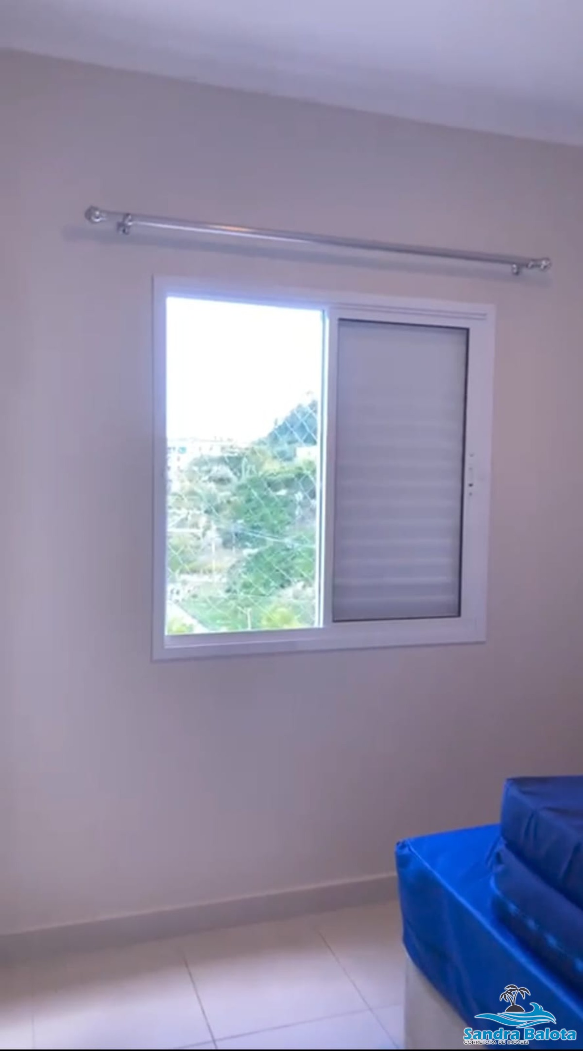 Apartamento com 2 dormitórios sendo 1 suíte à 100 metros da 