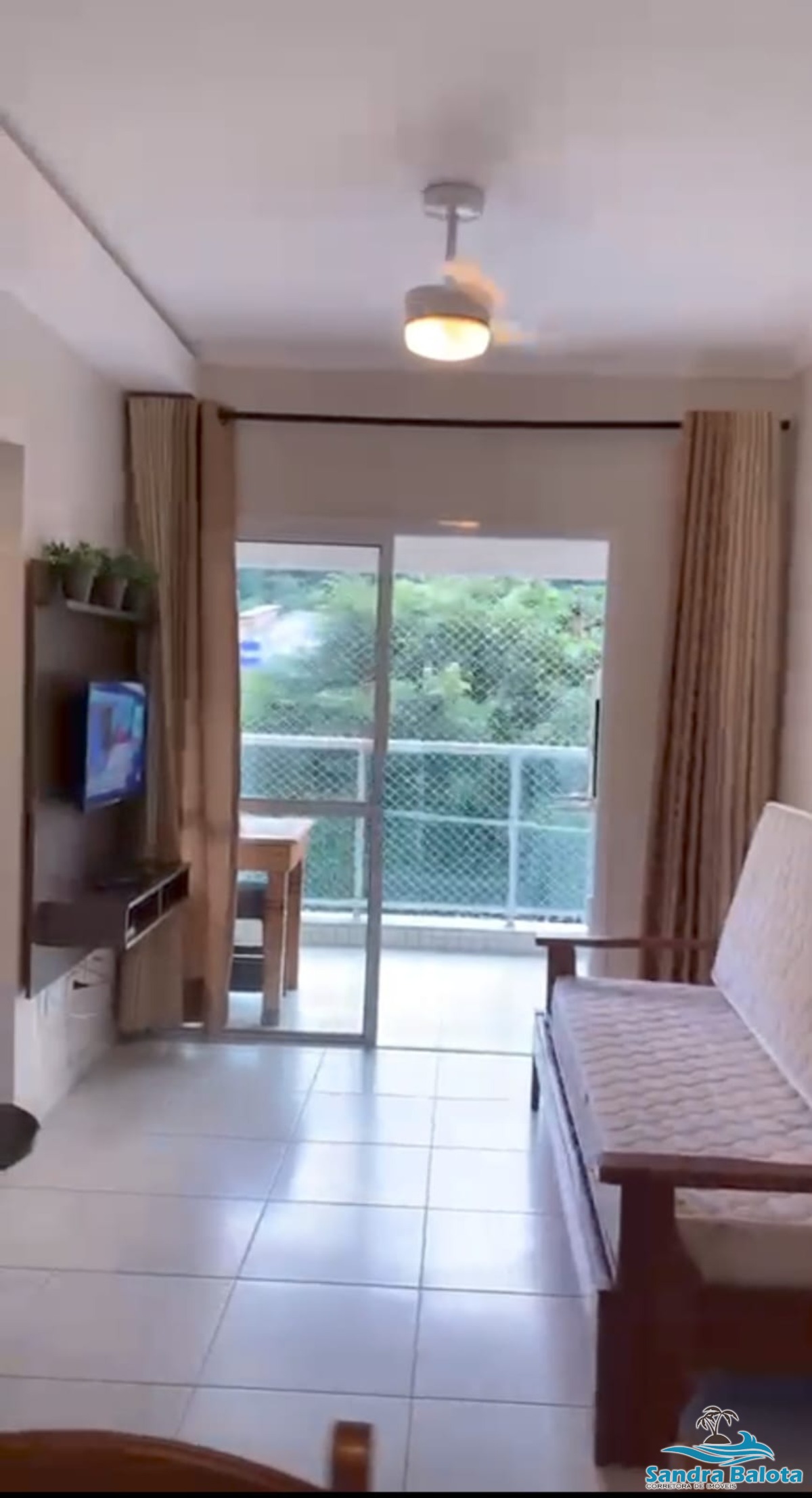 Apartamento com 2 dormitórios sendo 1 suíte à 100 metros da 