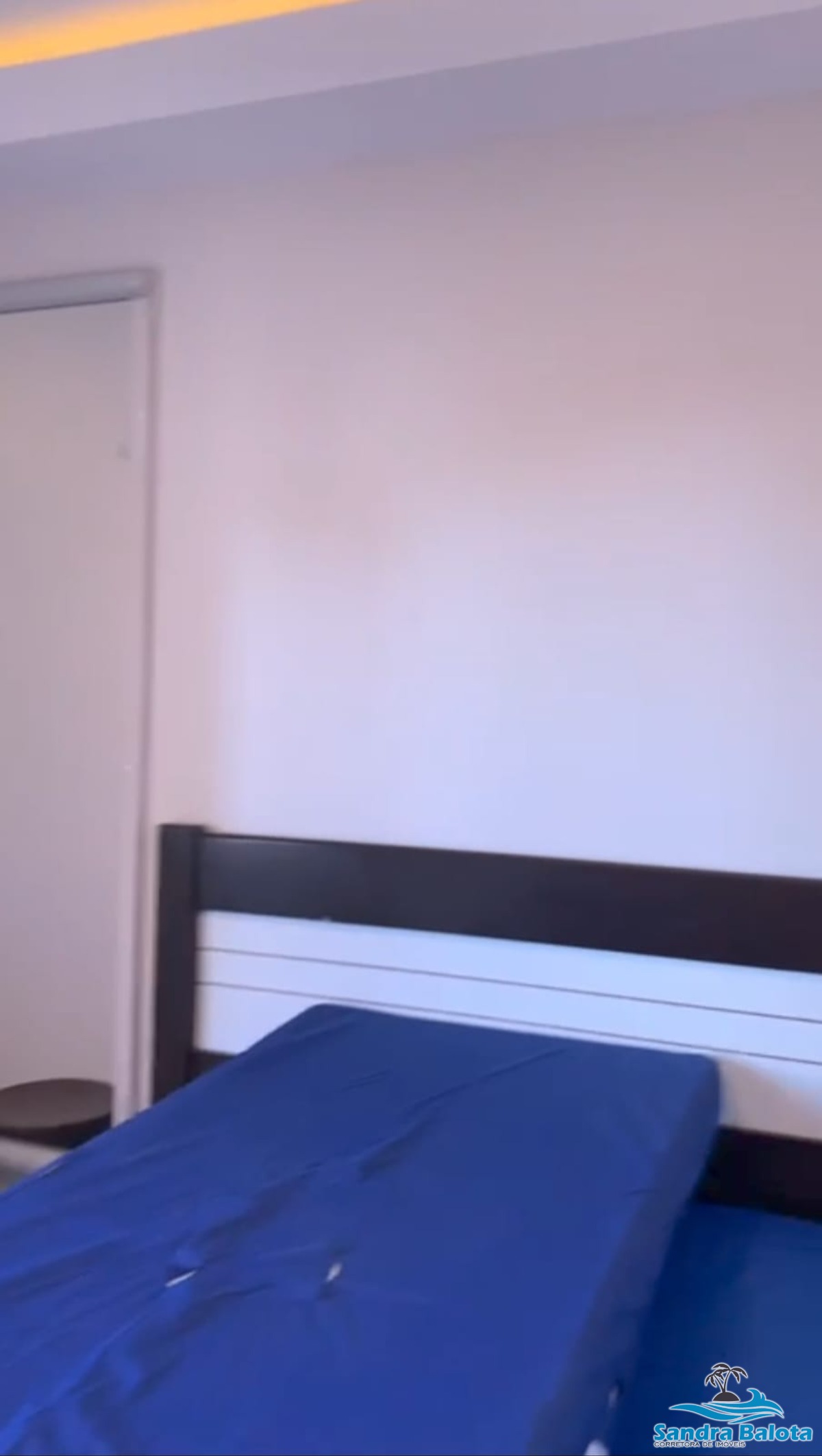 Apartamento com 2 dormitórios sendo 1 suíte à 100 metros da 