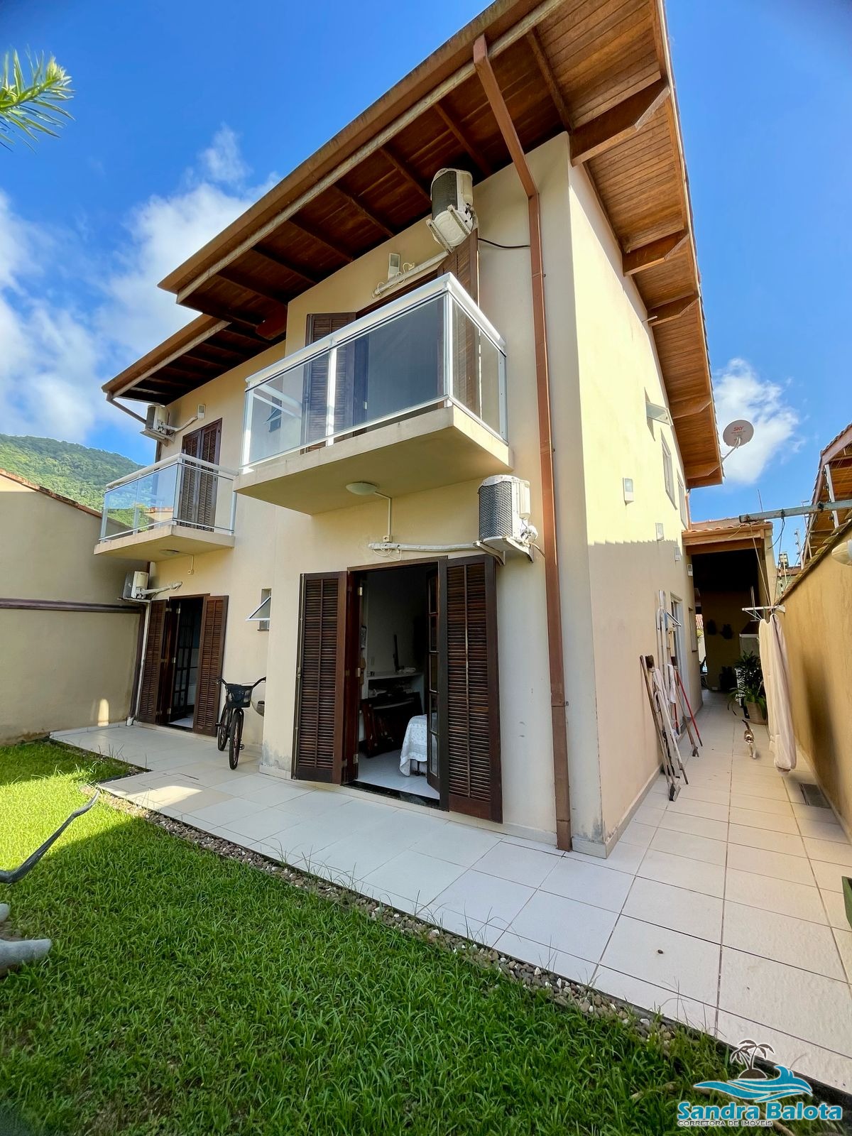 Casa com 4 dormitórios sendo 4 suítes/ Toninhas -Ubatuba