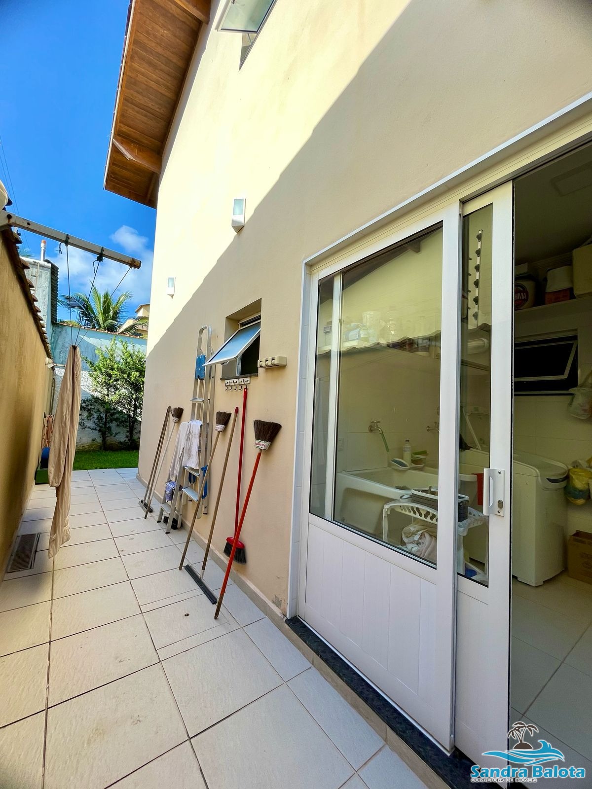 Casa com 4 dormitórios sendo 4 suítes/ Toninhas -Ubatuba