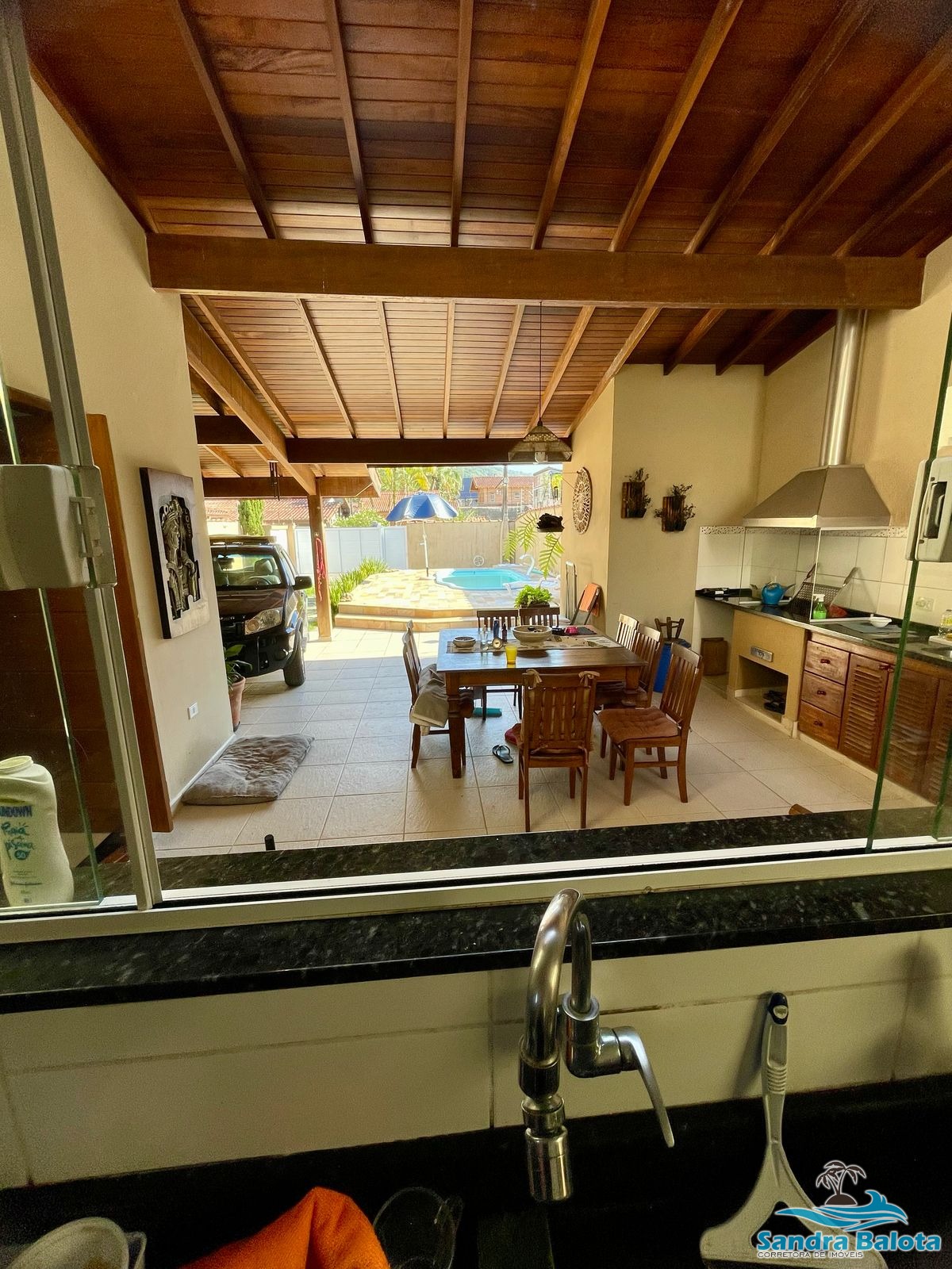 Casa com 4 dormitórios sendo 4 suítes/ Toninhas -Ubatuba