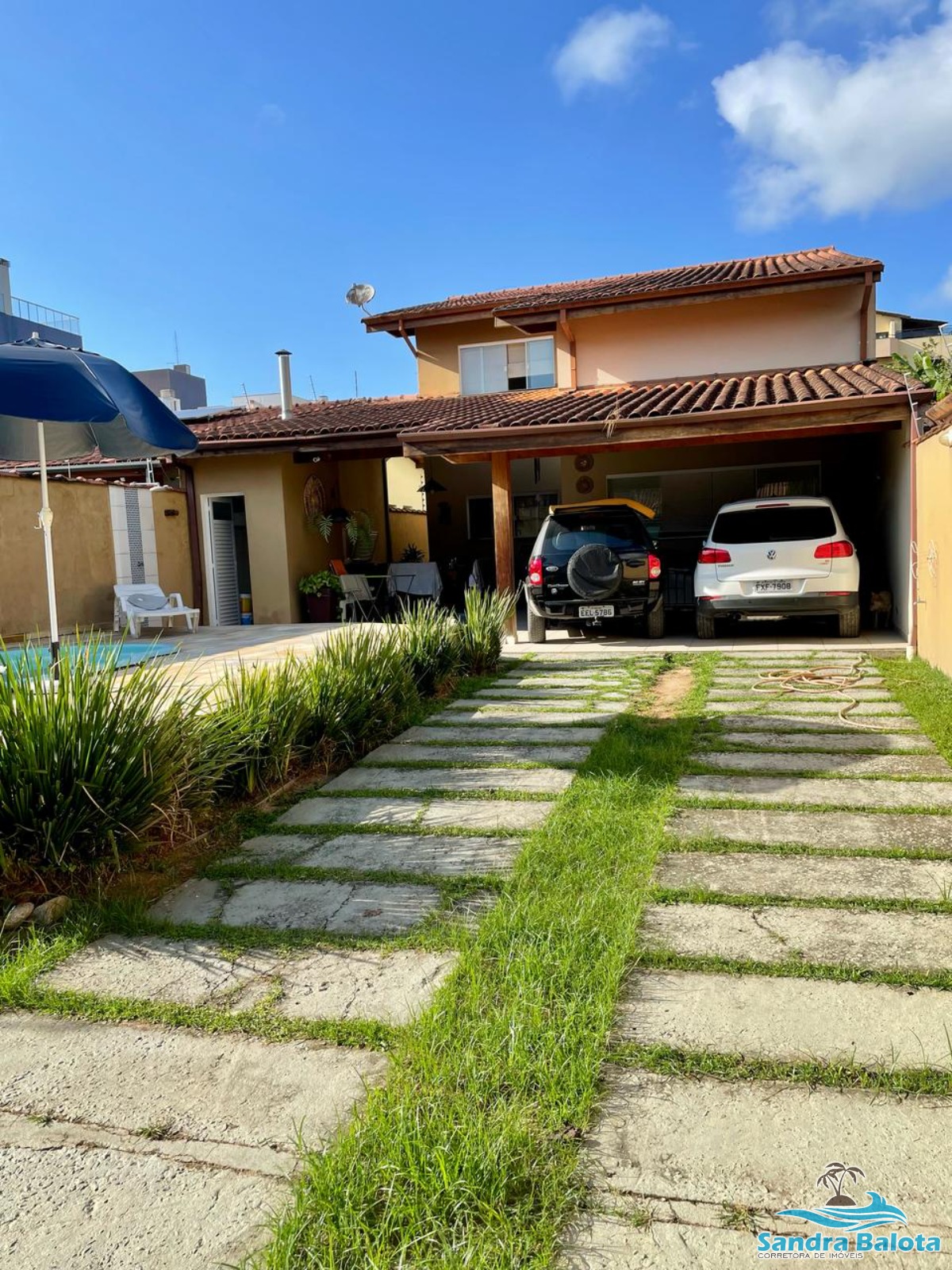 Casa com 4 dormitórios sendo 4 suítes/ Toninhas -Ubatuba