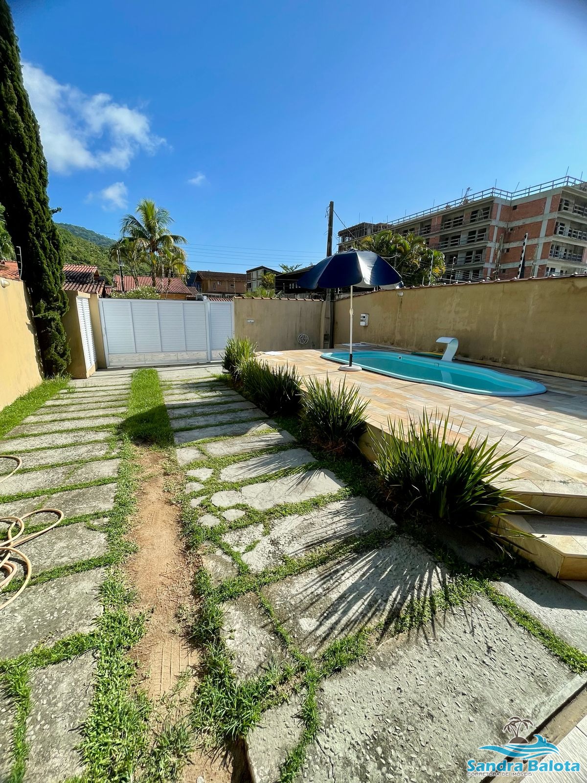 Casa com 4 dormitórios sendo 4 suítes/ Toninhas -Ubatuba