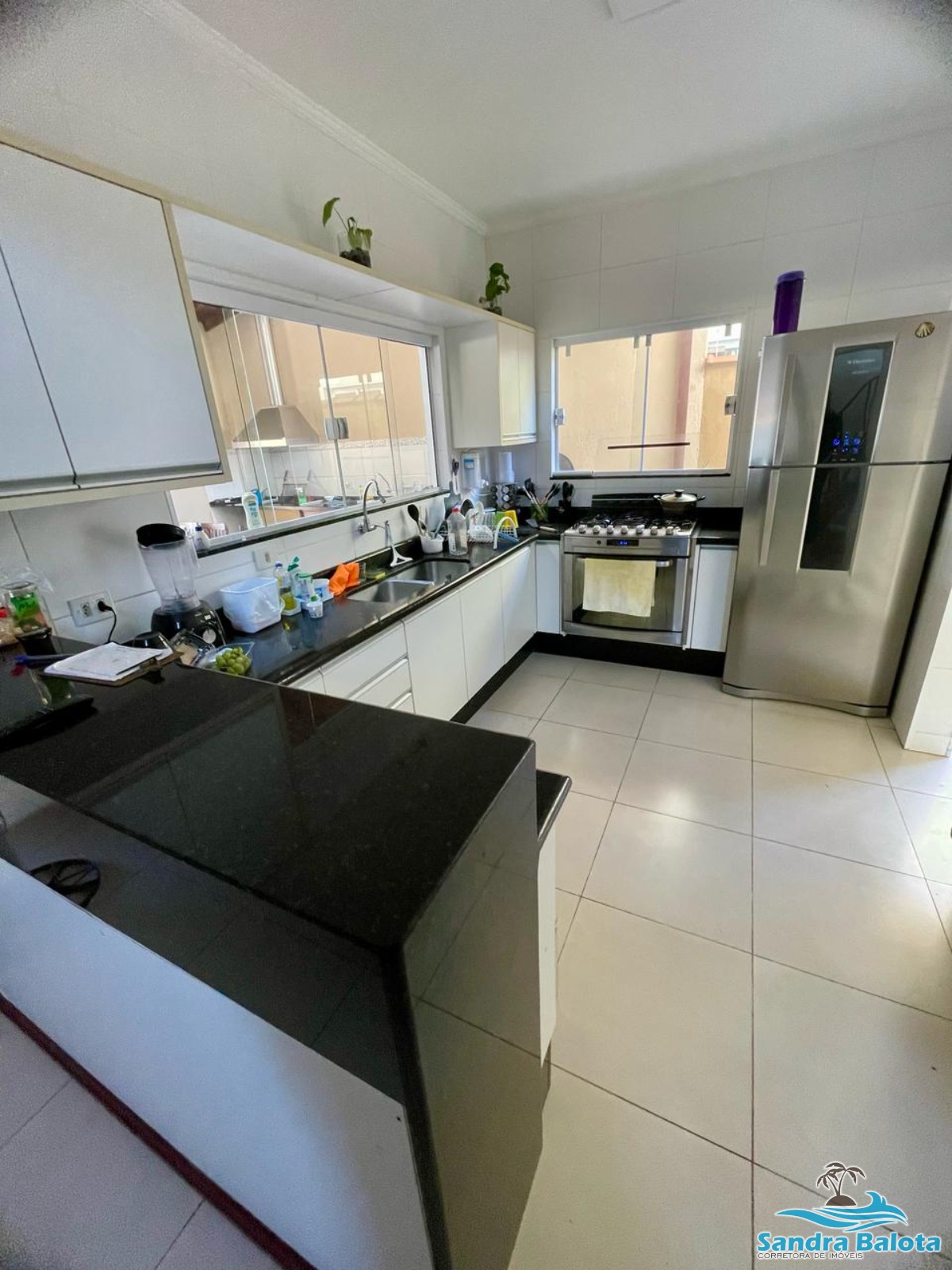 Casa com 4 dormitórios sendo 4 suítes/ Toninhas -Ubatuba